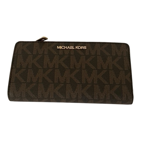 Michael Kors Accessories - Michael Kors
Signature Logo Jet Set Travel Continental Wristlet